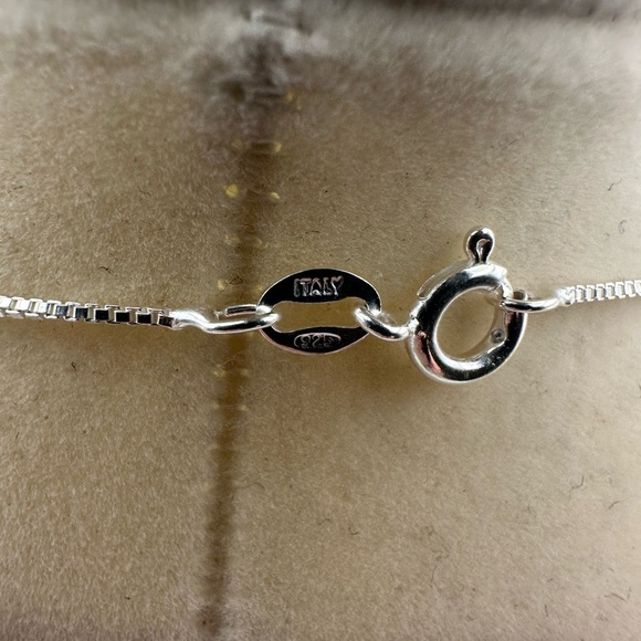 Oval Flower Agate Pendant Necklace - Picture 6 of 12